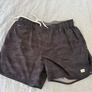 Vuori Banks camo Shorts 5in